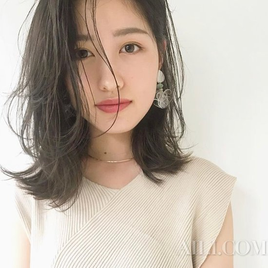 发尾外翘的飘逸感
