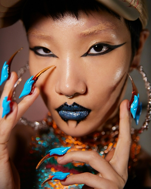 妆容：Valentina Li 摄影：黄家奇Huang Jiaqi