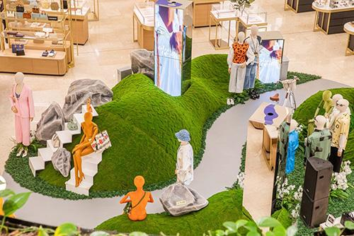 上海老佛爷百货一楼中庭-‘春色旎生’主题2021春夏新品预览活动现场