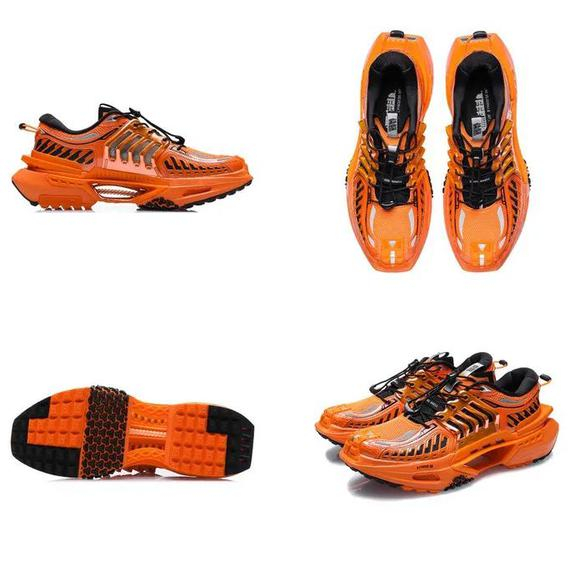 品牌：李宁 　　[玄空 · 无双]机甲概念女子潮流休闲鞋 　　售价：1499元