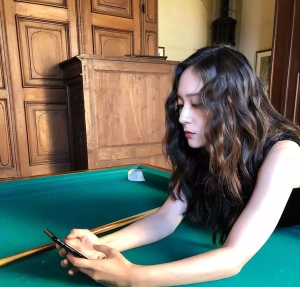 仙女卷在郑秀晶身上的出现频率颇高