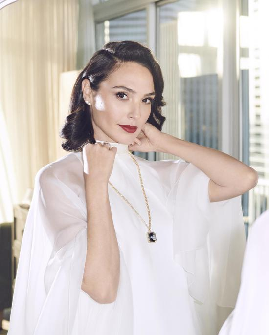 盖尔·加朵（Gal Gadot）佩戴蒂芙尼珠宝璀璨亮相（Photo by Eric Ray Davidson）