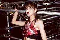 一件多用 Lisa的丝巾还能当衣服穿
