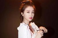 虞书欣拜师Lisa的第1天 学会了带蝴蝶结发卡