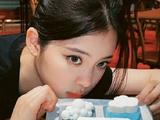 想要暖暖的氛围感妆容 当然要看欧阳娜娜啊！