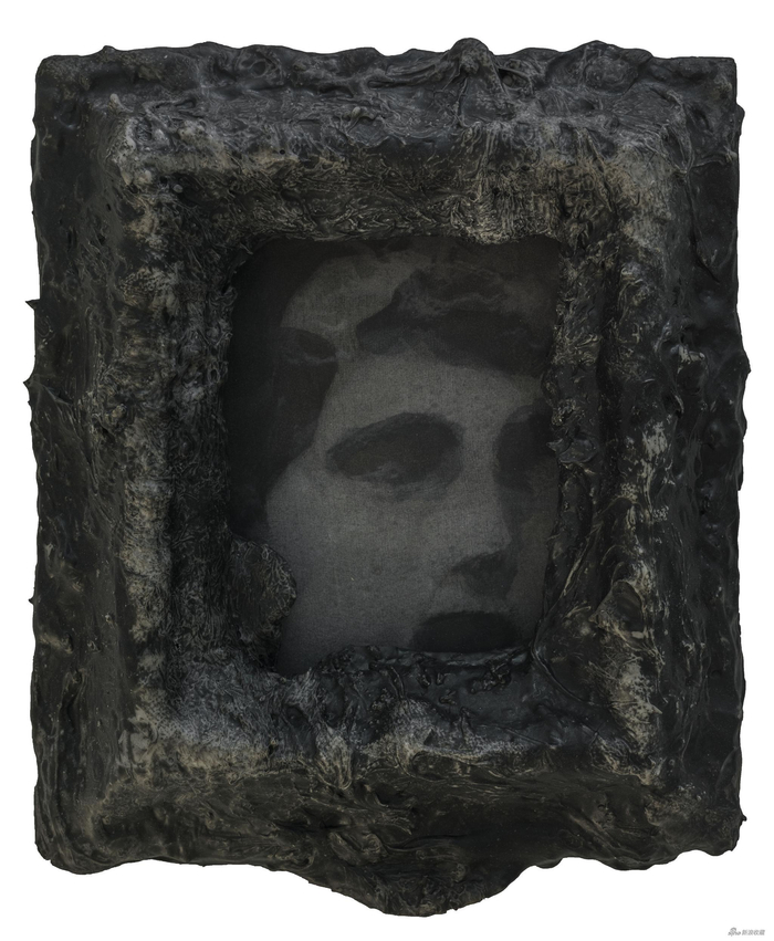 幻影 综合材料 、丝绸 27 x 24 cm 2017 