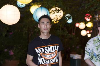 杨祐宁亮相男装周