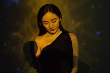 杨幂娜扎的珍珠choker超美