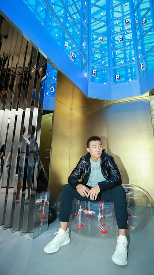 刘畊宏于Particle Fever(粒子狂热)北京王府中環店中体验