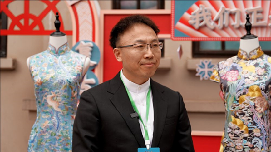 中式礼服制作技艺传承人封亚林