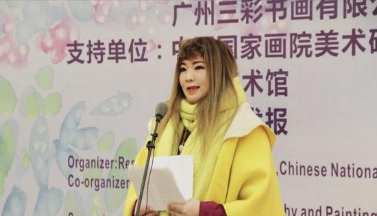 此次展览的作者杨缨女士致答谢词