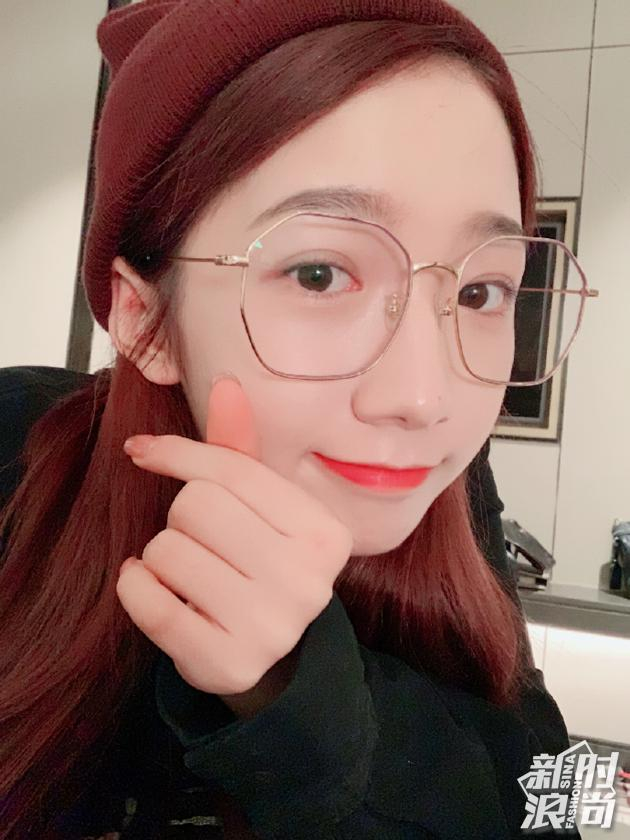 孟美岐“无眼线”妆容