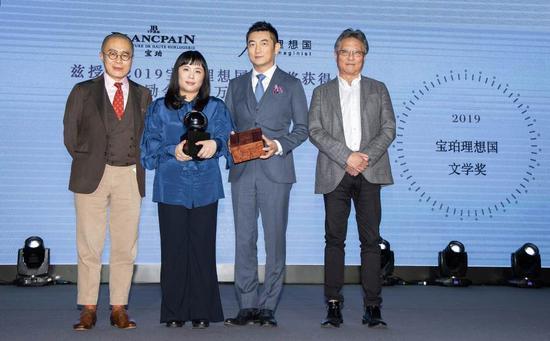 青年作家黄昱宁获得2019宝珀理想国文学奖
