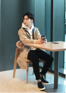 青年演员宋文作 