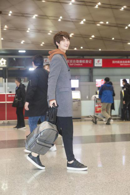 青年演员黄俊捷