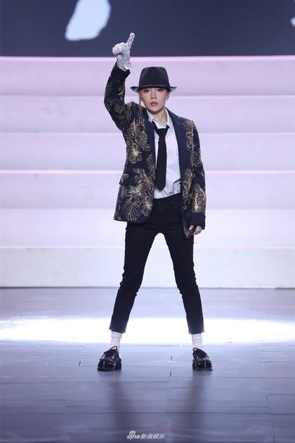 李小璐化身MJ