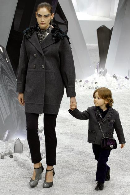 Heidi Mount (IMG) and Hudson Kroenig Chanel 2012秋冬系列