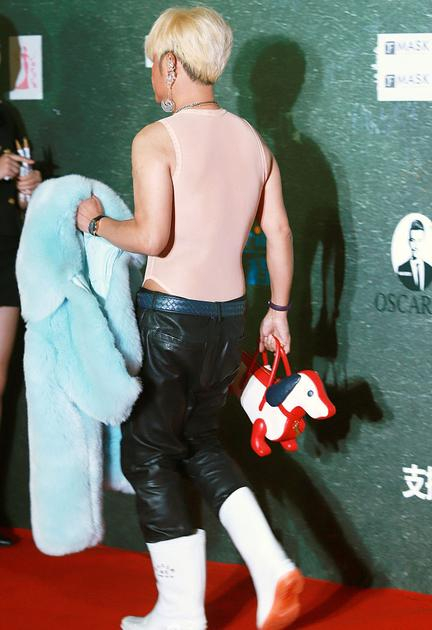 背影是酱紫