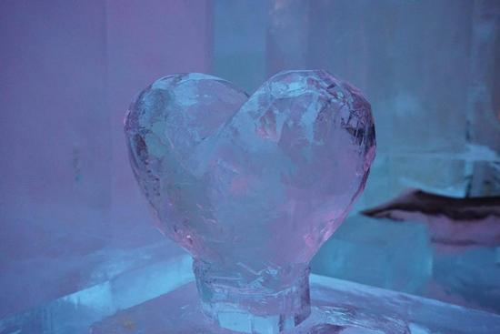 Ice Hotel内的冰雕艺术品
