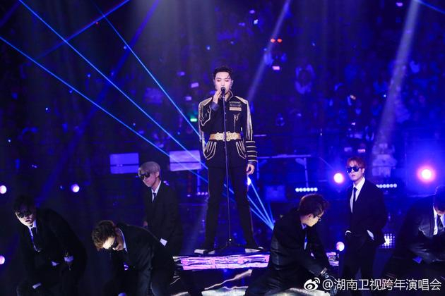 张艺兴