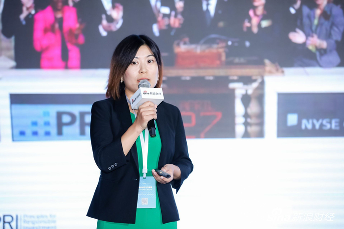 　　联合国责任投资原则组织PRI中国区负责人罗楠发表“ESG投资：收益、风险以及责任”主题演讲。（图片来源：新浪财经）