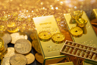 记者实探！挤爆了！柜台被围得水泄不通，黄金买卖两头热