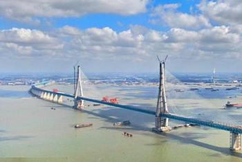 主跨超千米两用桥合龙