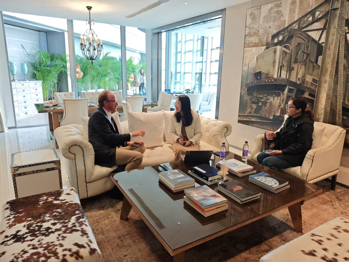 Greeven教授与新浪财经对话