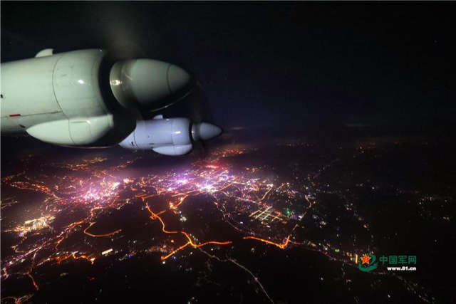 9机群奔袭数千公里演练岛礁空投