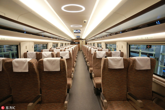 复兴号来了！纯中国血统动车组亮相 速度可达400公里/小时