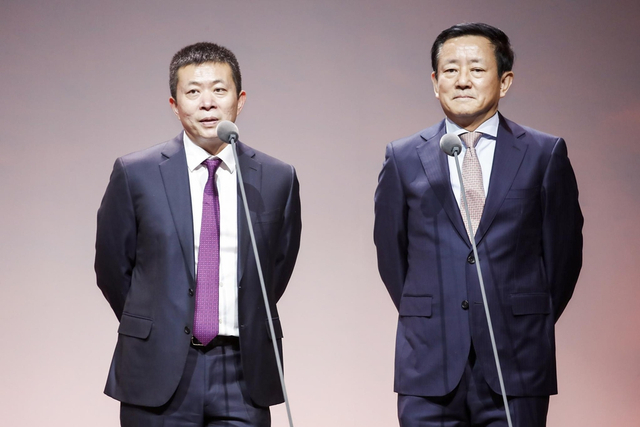 曹国伟樊纲为李保芳开启2018中国经济年度人物奖项