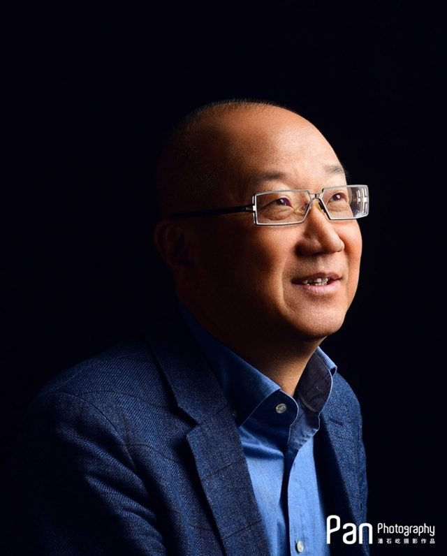 潘石屹今天给法国总统拍了个照片,你们来评价下?