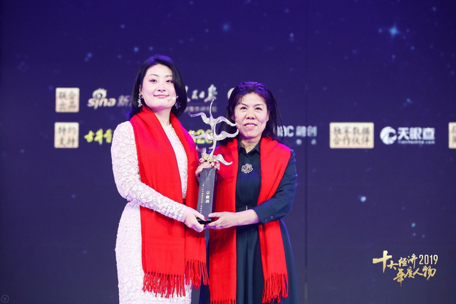 宗馥莉荣获“2019经济年度人物新锐奖”（全程回顾）