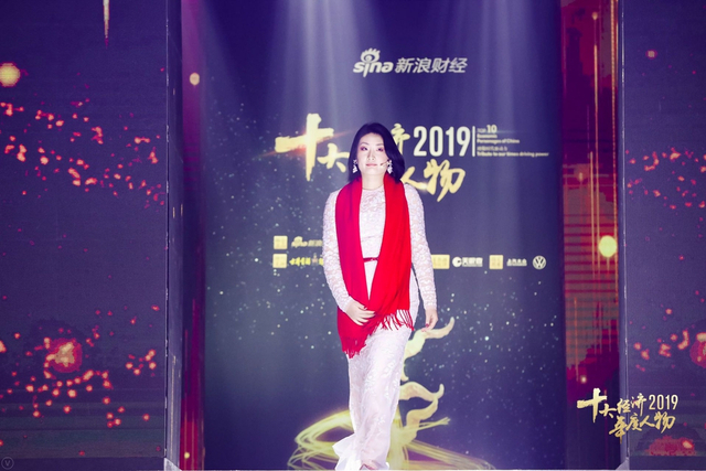 宗馥莉荣获“2019经济年度人物新锐奖”（全程回顾）