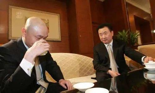 那时候，黄光裕风光无二，王健林还没有做首富