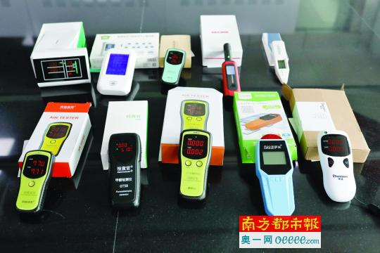 10款甲醛检测仪样本。