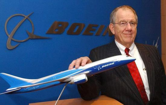 波音CEO哈里·斯通塞弗，2004年