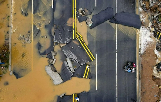 ▲河南新乡也遭遇了猛烈的暴雨袭击。图片来源：Simon Song / Alamy