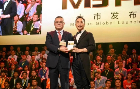 “海阔天空”金立M5 Plus发布会现场 俞雷和黄家强的合影