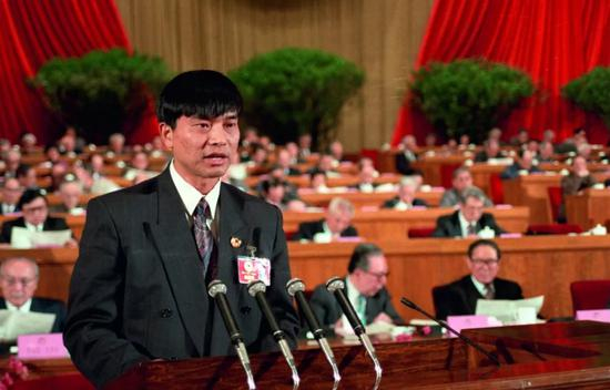 1993年全国政协，四川省私营企业协会副会长刘永好作题为《私营企业有希望》的发言。来源：被访者供图