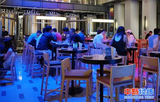▲精酿啤酒吧&nbsp;中新经纬&nbsp;赵佳然&nbsp;摄