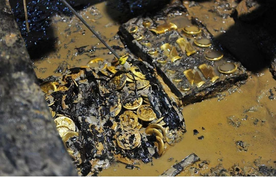 　▲汉代海昏侯墓出土的黄金。新华网发