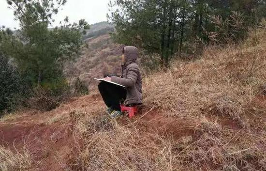 山村孩子上网课 　　图片来自网络