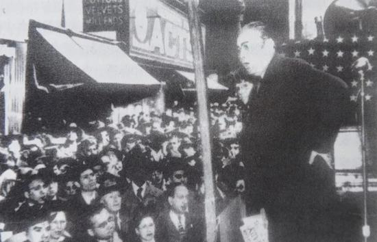  ·1948年，冯玉祥在美国街头公开演讲。