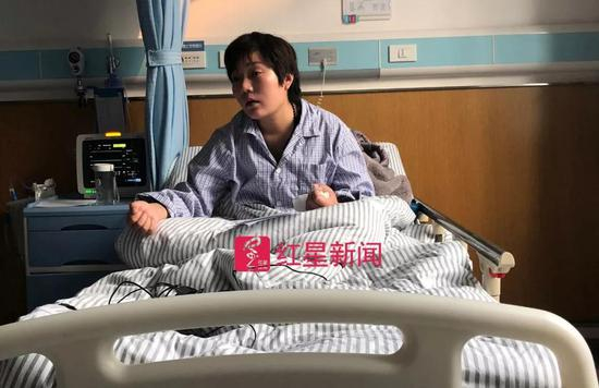 ▲病床上的仵书奇