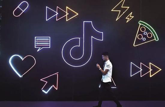 手握数亿日活用户，且率先在电商领域试水的抖音，无疑是当下短视频电商平台中最受外界关注的一个。图/IC  