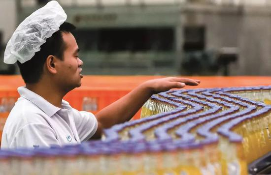 北冰洋饮料生产车间。 图/IC