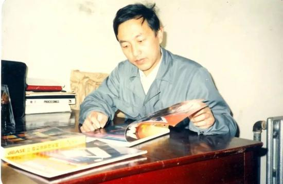 柳传志早年工作照