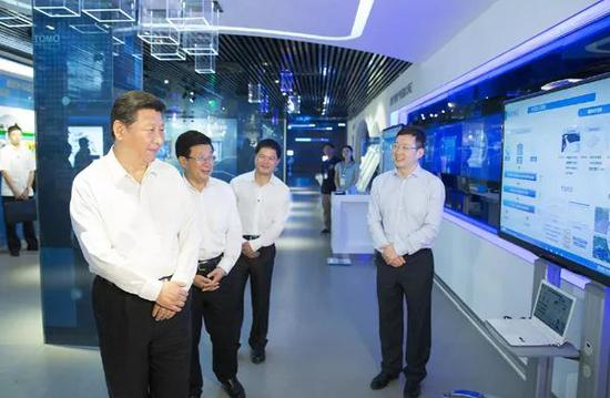 2015年6月17日，习近平来到贵阳市大数据广场，走进大数据应用展示中心，听取贵州大数据产业发展、规划和实际应用情况介绍
