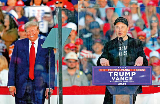 马斯克为特朗普在宾夕法尼亚州站台。（图源：美联社）